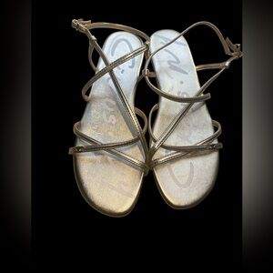NWT Sam Edelman circus ny olan size 8.5 Metallic Strappy Women's Sandals - Gold